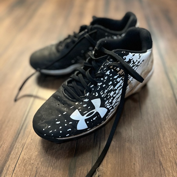 2 sets of cleats size 2y and 3y - Picture 2 of 4